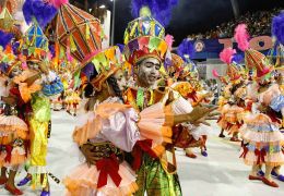 Importância do Carnaval para o turismo e negócios