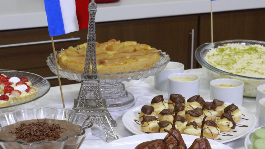 Curso de Doces Franceses: Carolinas e Macarrons