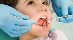 Cours de dentisterie dans la stratégie de santé familiale